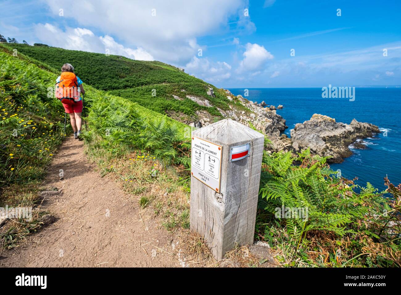 France, Finistere, Poullan-sur-Mer, Pointe de la Jument on the GR 34 hiking trail or customs trail Stock Photo