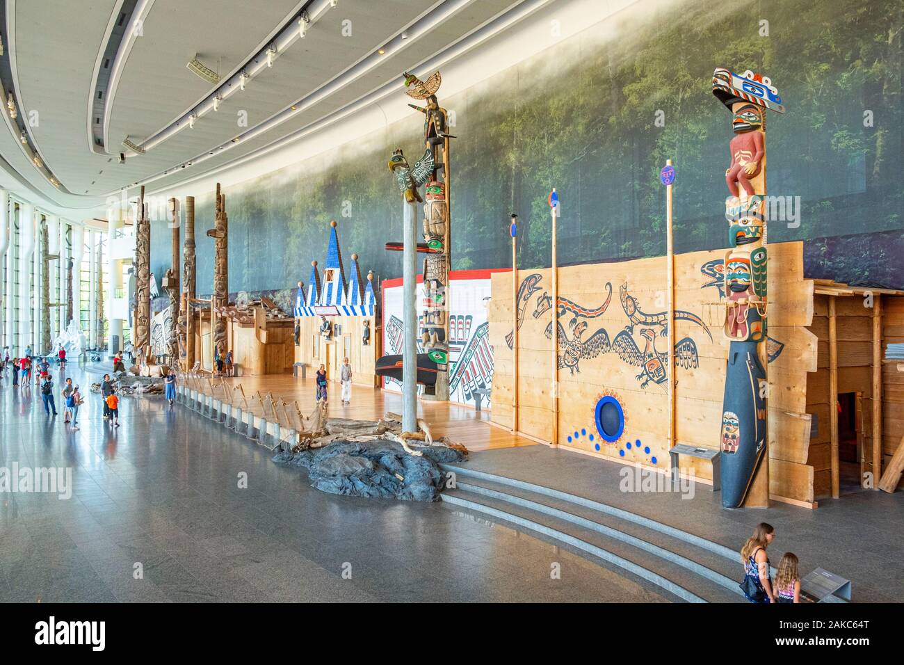 Canada, Quebec province, Outaouais region, Gatineau, the Canadian museum of History, formerly the Canadian museum of Civilization, the Grand Hall and its collection of totem poles Stock Photo