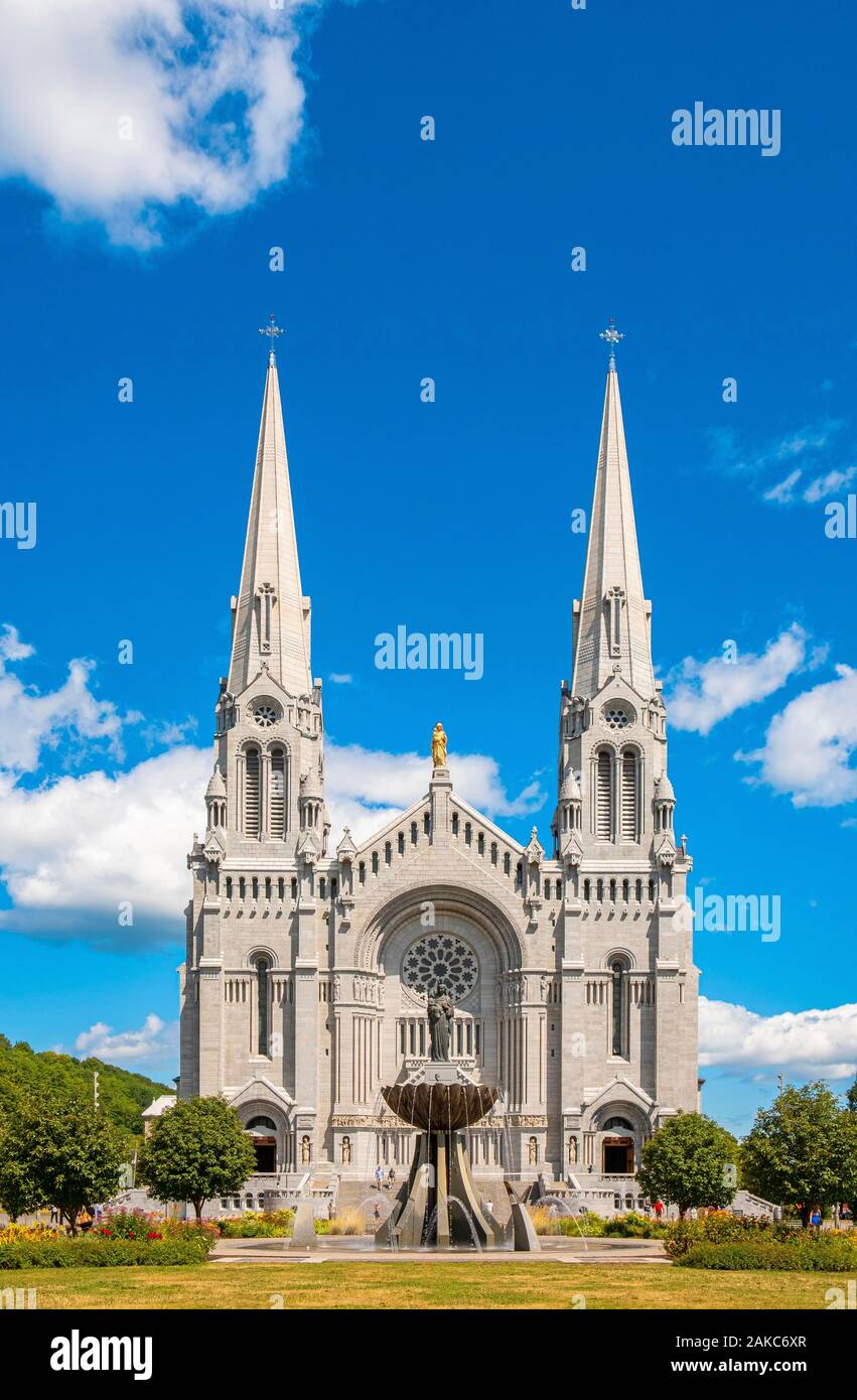 Canada, Quebec province, Capitale Nationale region, Beaupre CoaSaint Saint Anne de Beaupre, Sainte Anne de Beaupre basilica Stock Photo