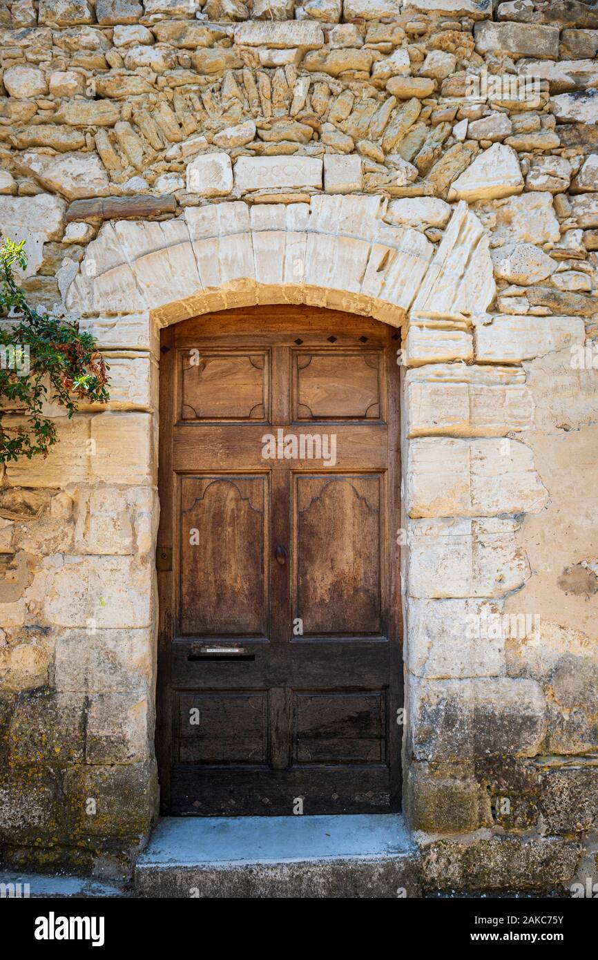 France, Vaucluse, Venasque, labellisé Les Plus Beaux Villages de France ...