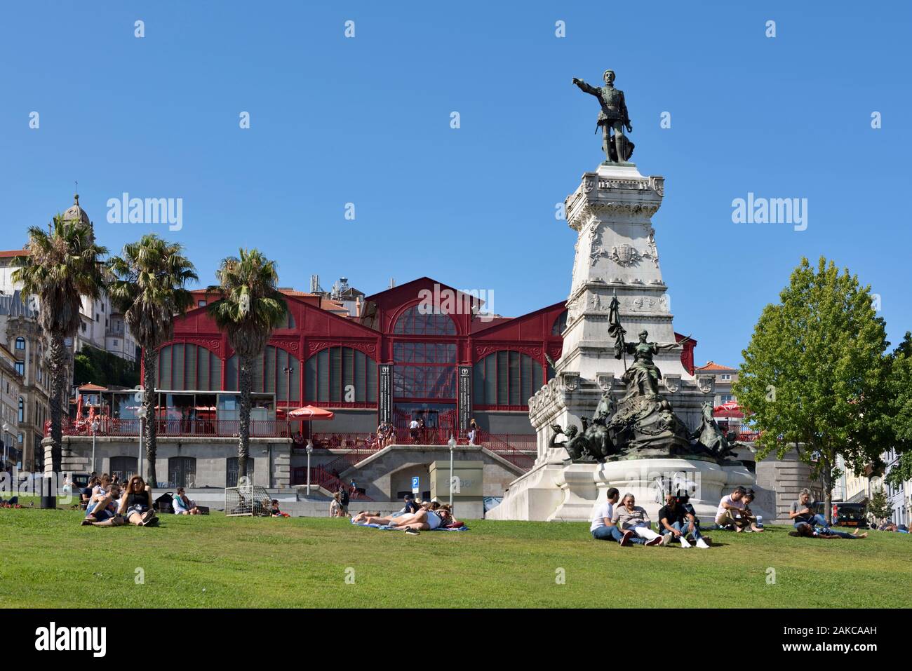 Portugal, North Region, Porto, historical center classified as World Heritage by UNESCO, Ferreira Borges covered market and monument to the Infante Henrique from 1899 Stock Photo
