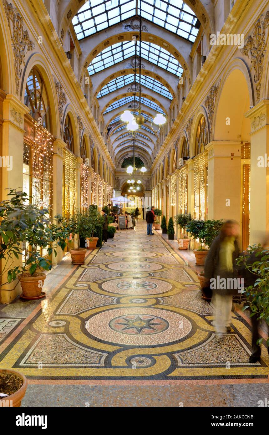 Shopping book store paris hires stock photography and images Alamy