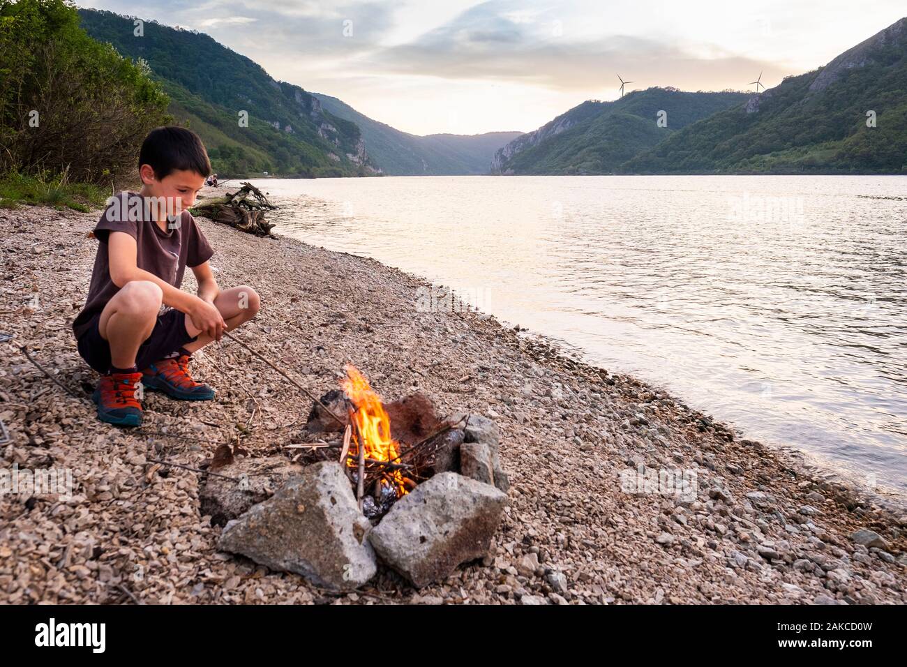 Serbia, Golubac, Clement takes care of the fire for the evening meal on the banks of the Danube Stock Photo