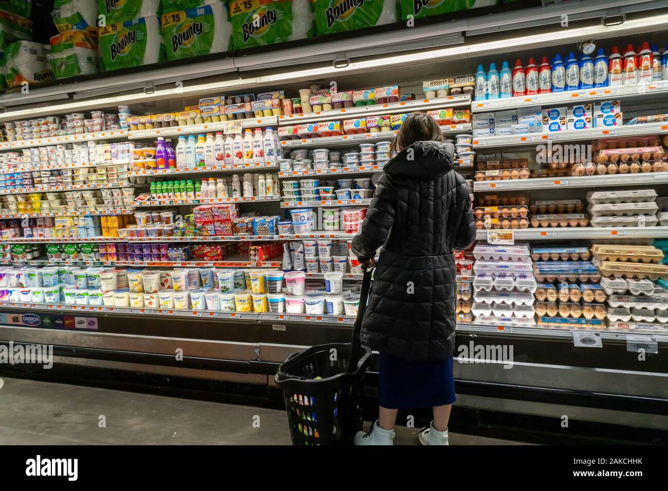 A woman shops dairy products in a supermarket in New York on Wednesday, January 1, 2020. (© Richard B. Levine) Stock Photo