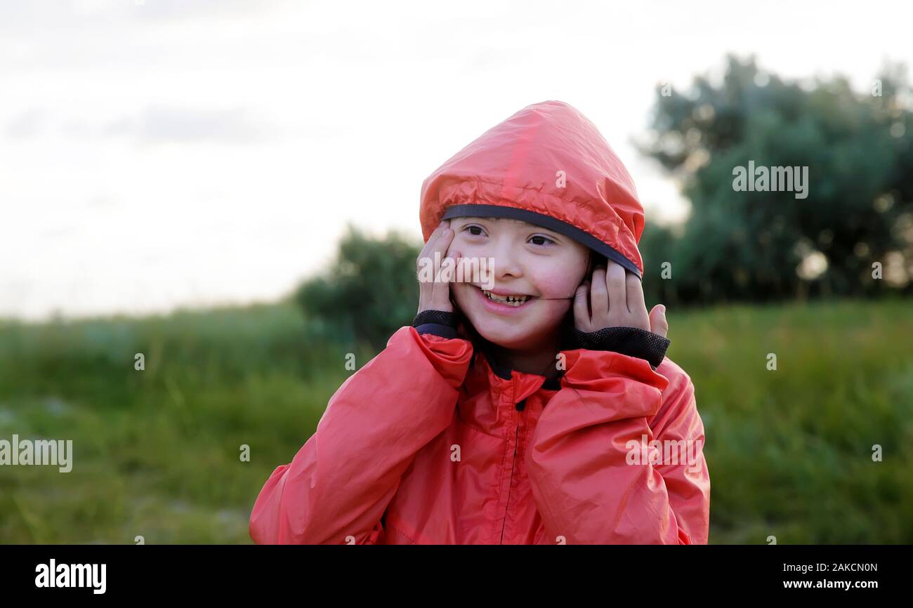 Portrait of little girl smiling outside Stock Photo - Alamy