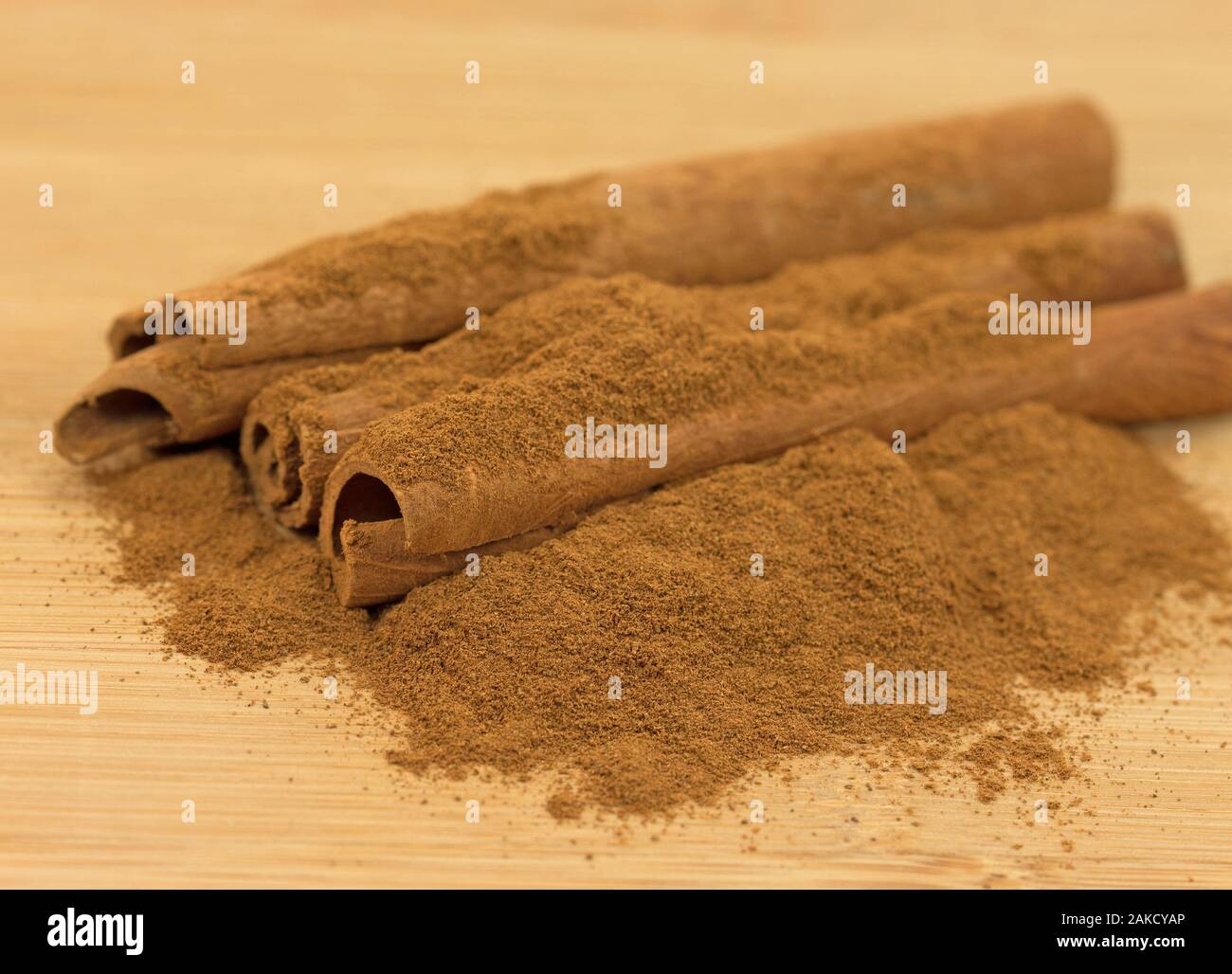 Cinnamon sticks and cinnamon powder Stock Photo Alamy