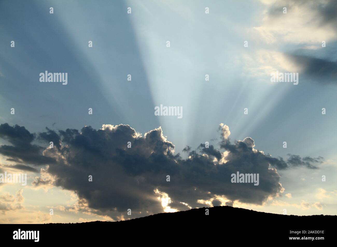 Rays emerging from clouds hi-res stock photography and images - Alamy