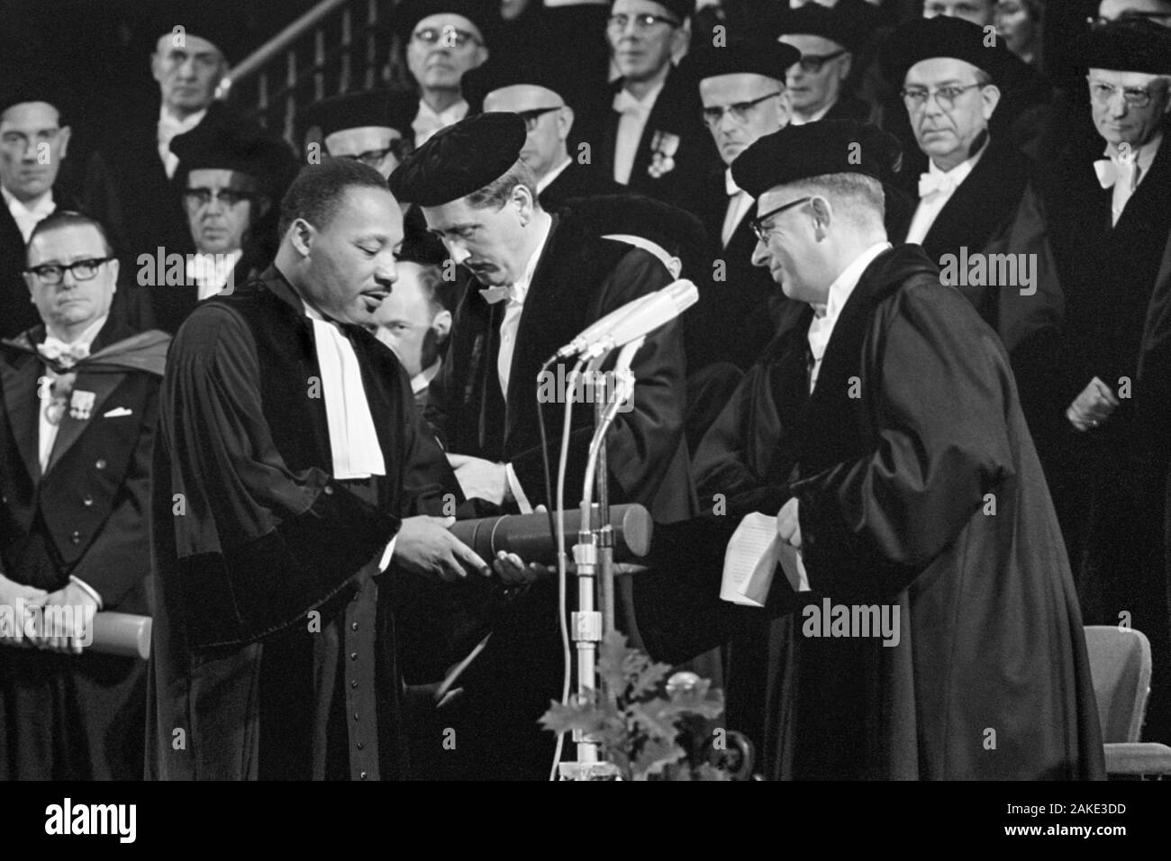 Dr. Martin Luther King, Jr. receiving an honorary doctorate in Social Science by the VU (Vrije Universiteit, 'Free University') in Amsterdam, North Holland on October 20, 1965. Stock Photo