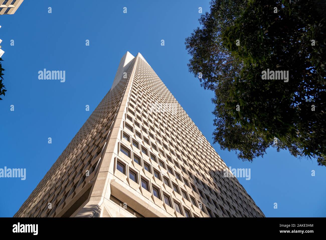 Sharp skyscraper hi-res stock photography and images - Alamy