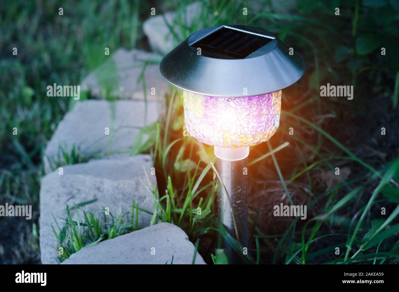 Solar garden lights hires stock photography and images Alamy
