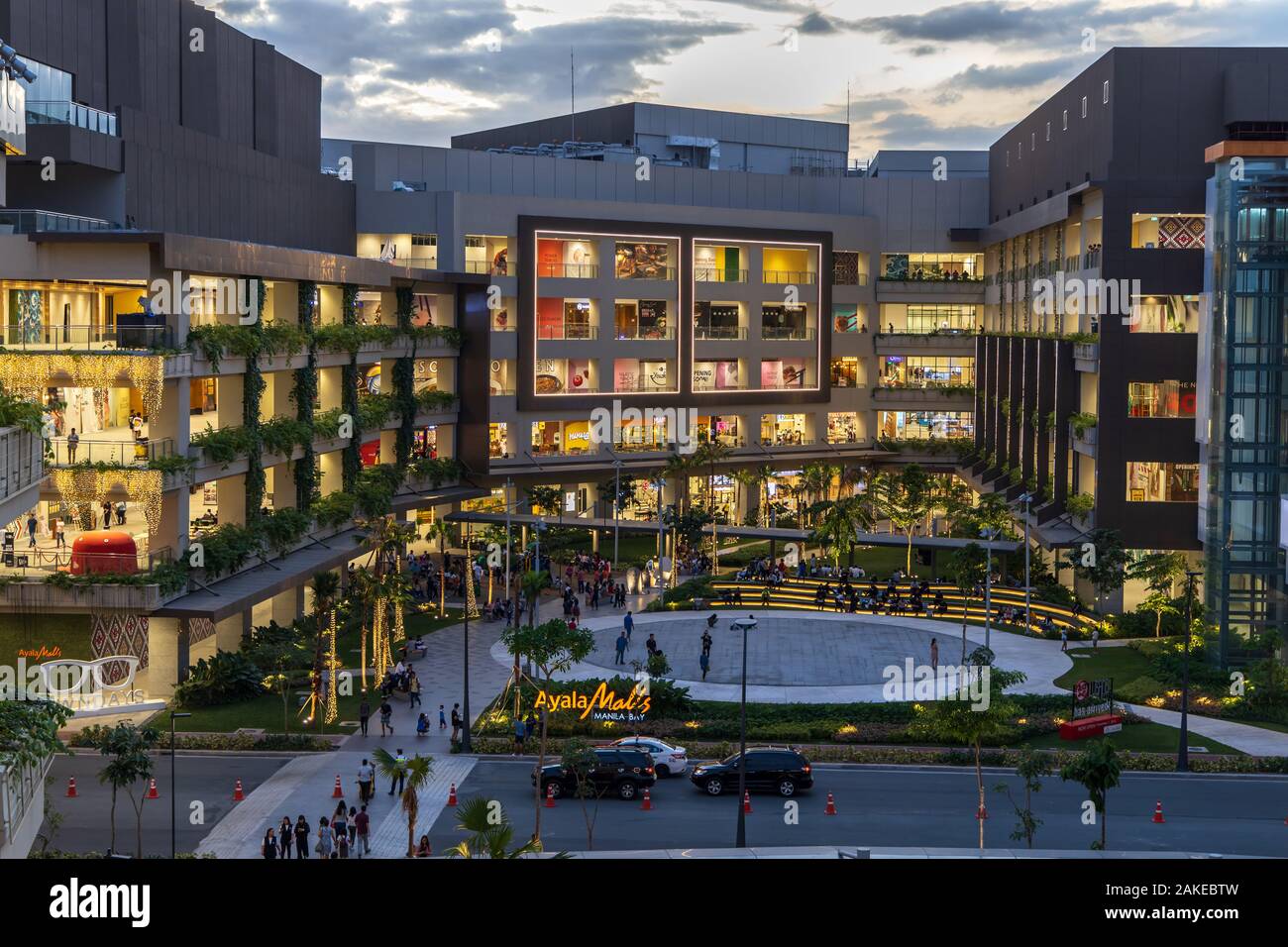 Dec 22, 2019 People Going To The Ayala Mall Manila Bay To Shop, Manila ...