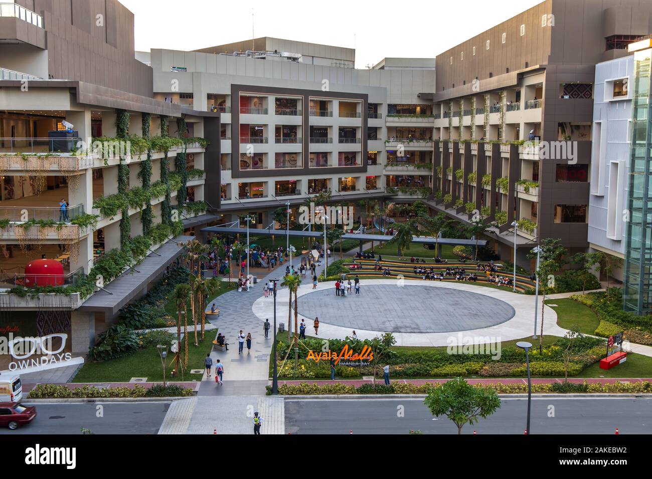 Dec 22, 2019 People going to the Ayala Mall Manila Bay to shop, Manila