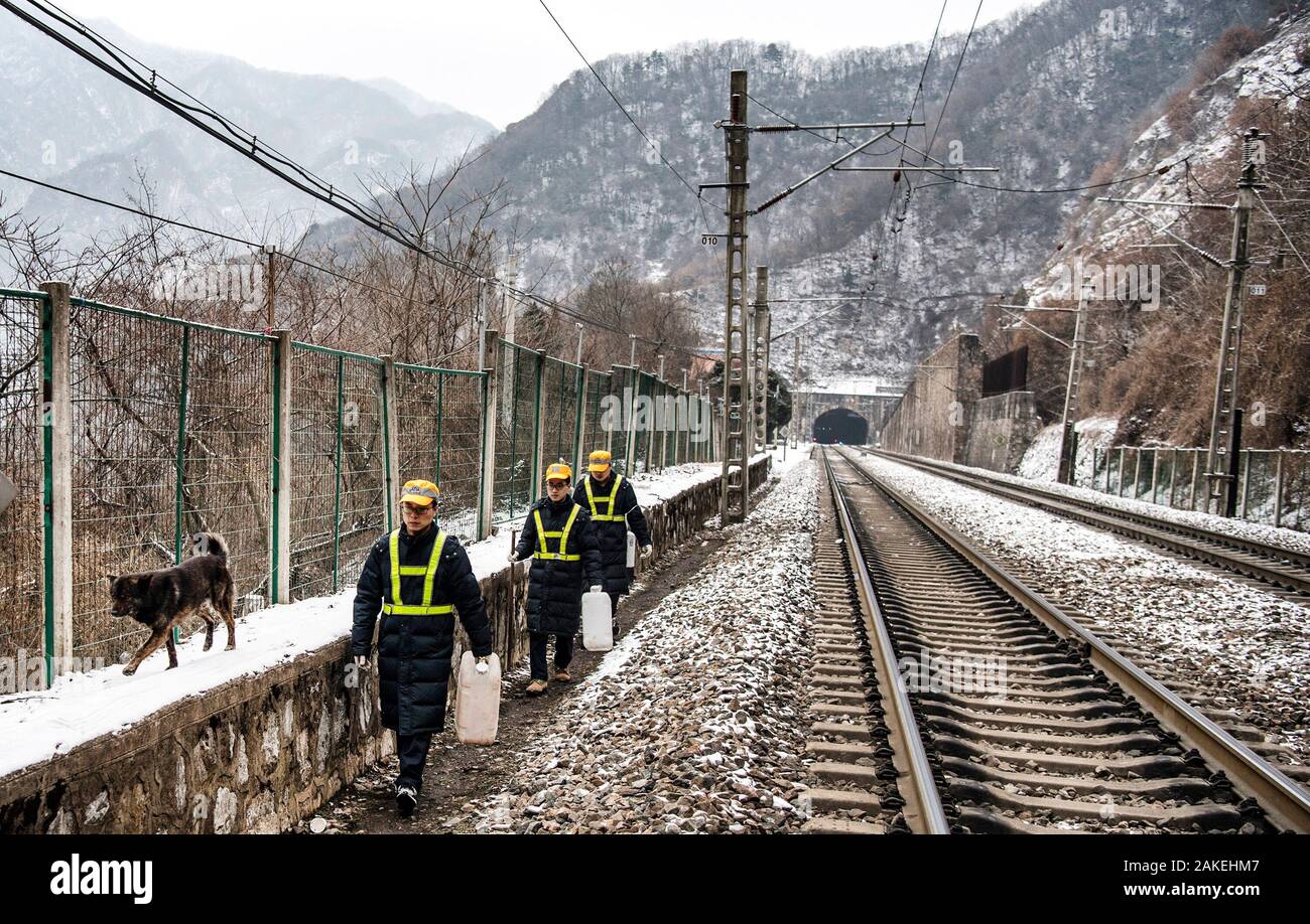 0109 Baoji Jan 9 Xinhua Qingshiya Railway Station Staff Members Take Water On The Top Of Qinling Mountains In Baoji City Northwest China S Shaanxi Province Jan 7 Qingshiya