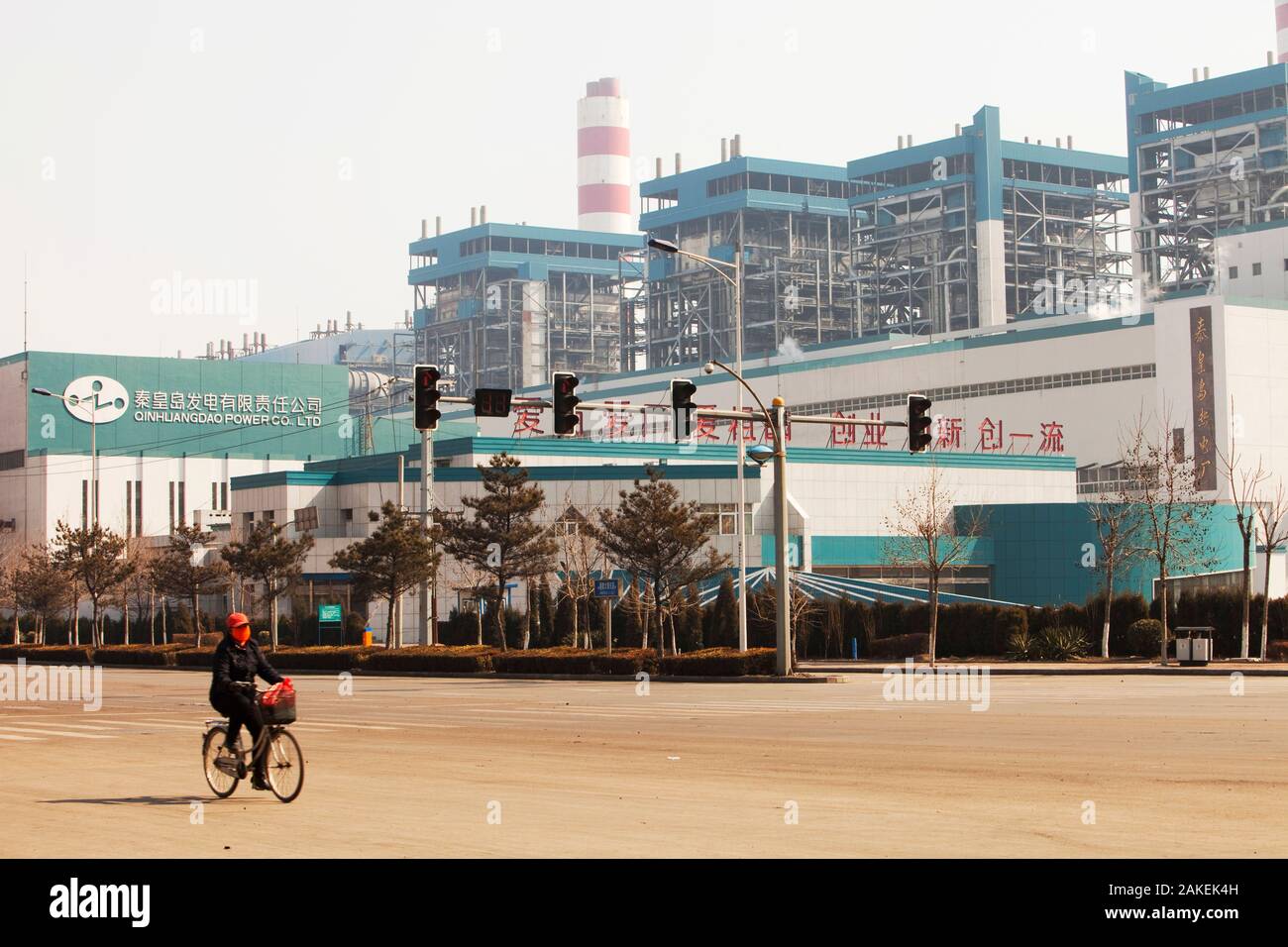 Coal fired power station, north of Beijing, China. March 2009. In 2008 China officially became the worlds largest emitter of greenhouse gases. Stock Photo