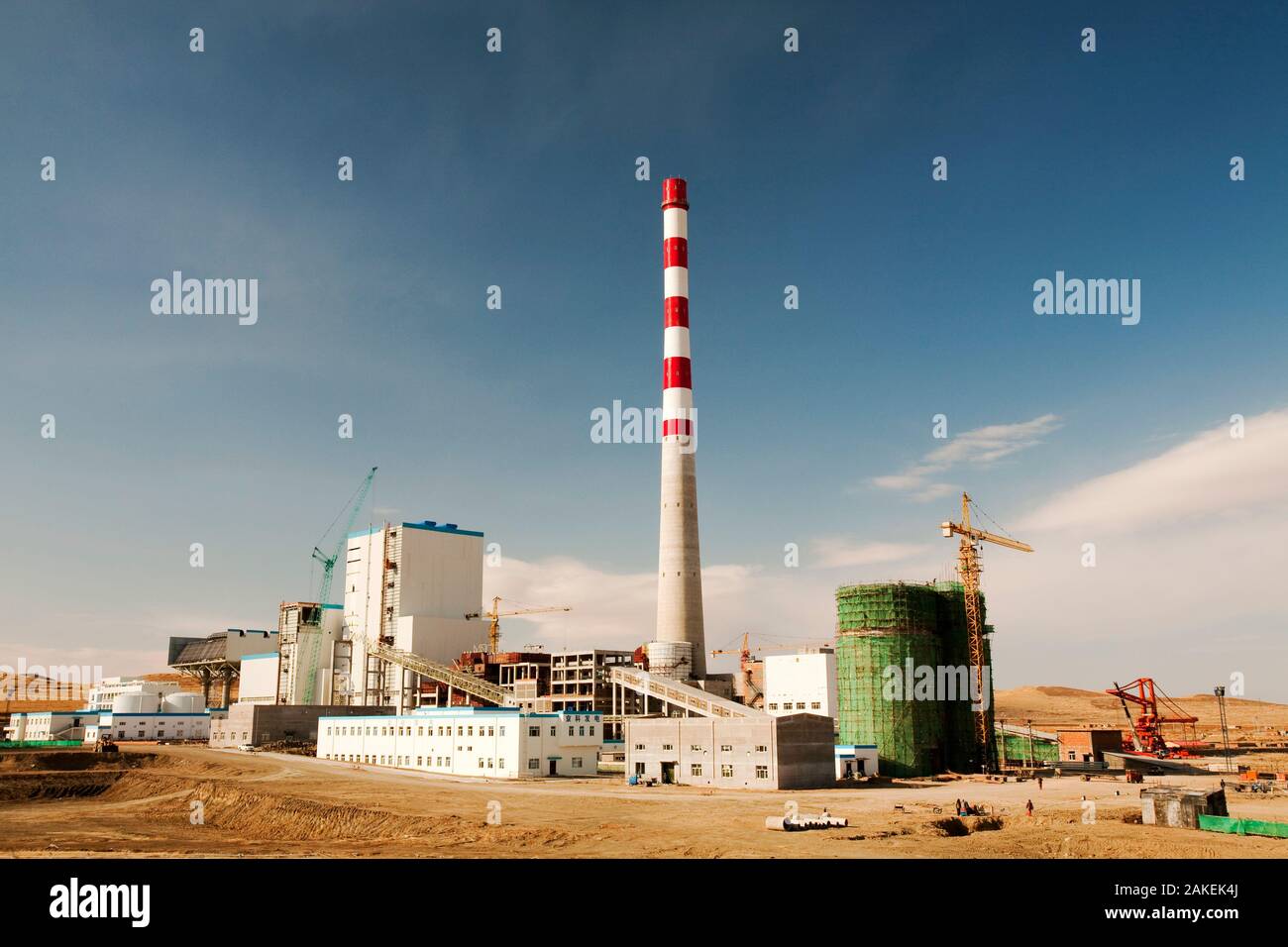 Coal fired power plant being constructed in Inner Mongolia, China, March 2009. In 2008 China officially became the worlds largest emitter of greenhouse gases. Stock Photo
