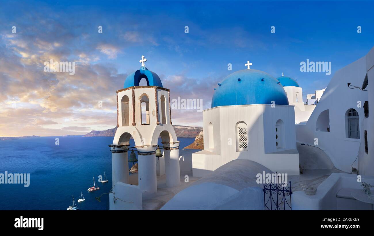 Sunset over the traditional Greek Orthodox churches of Oia (ia), Cyclades Island of  Thira, Santorini, Greece.  The settlement of Oia had been mention Stock Photo