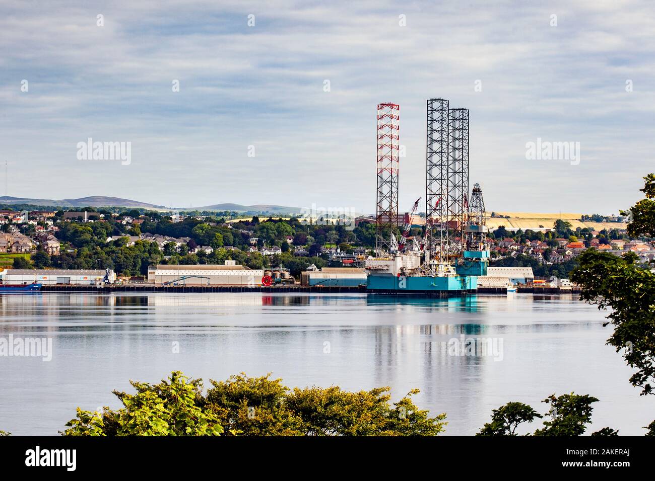 Dundee waterfront, Tayside, Scotland.  Rowan Stavanger a jack-up rig at Dundee Docks. The Rowan Stavanger jack-up oil rig is an impressive sight at its port berth at Prince Charles Wharf in Dundee. Stock Photo