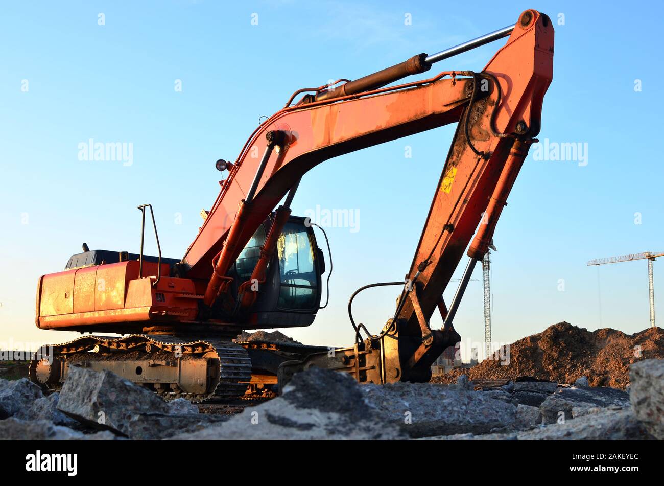 Crawler excavator with hydraulic hammer for the destruction of concrete