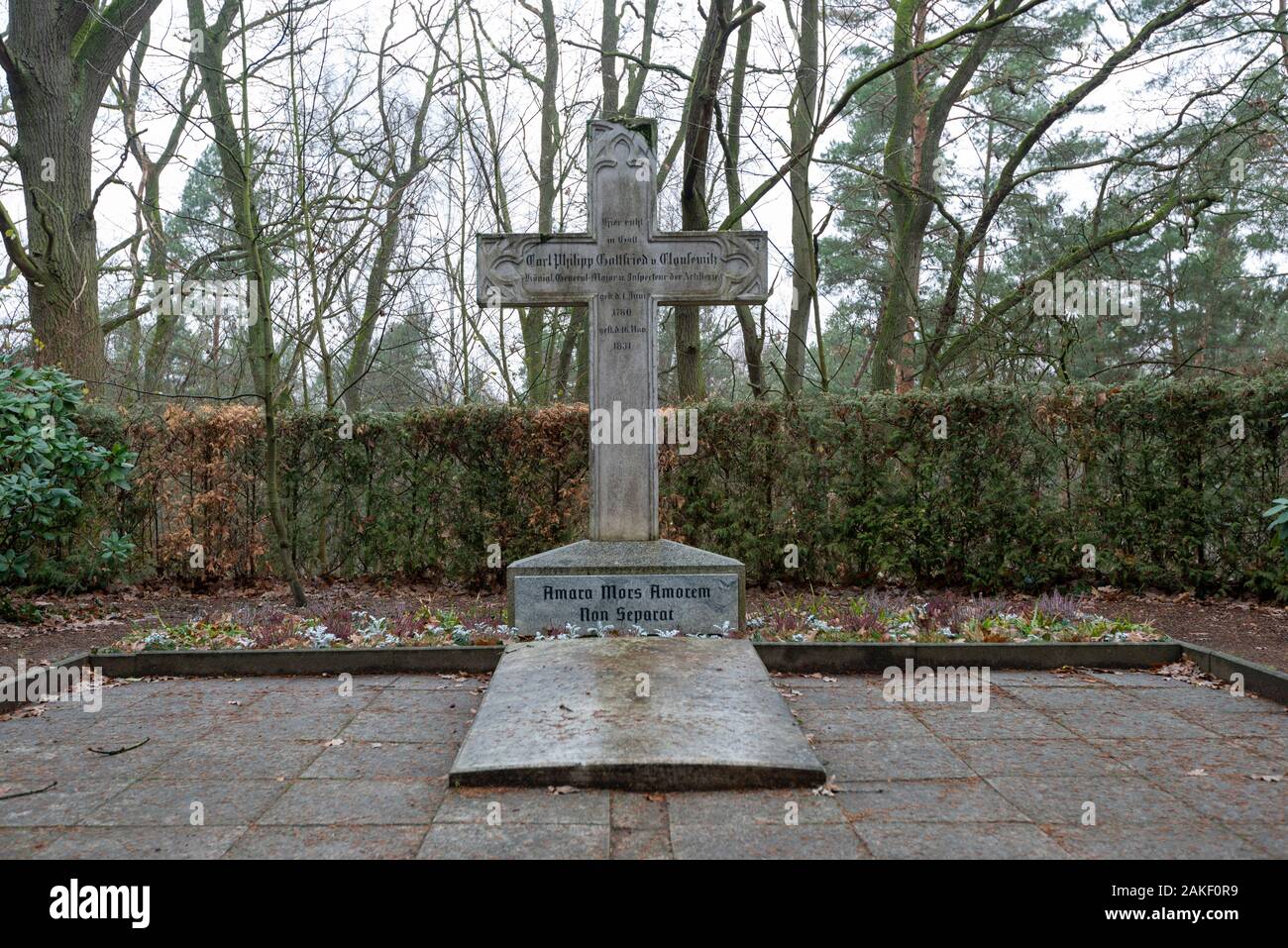 Burg, Germany. 26th Dec, 2018. View of the grave of the military theorist Carl von Clausewitz in the eastern cemetery of the district town Burg. Credit: Stephan Schulz/dpa-Zentralbild/ZB/dpa/Alamy Live News Stock Photo