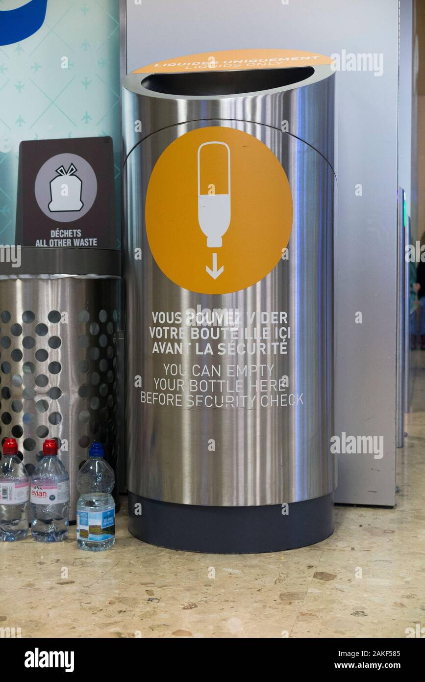Airport security liquids bag hires stock photography and images Alamy