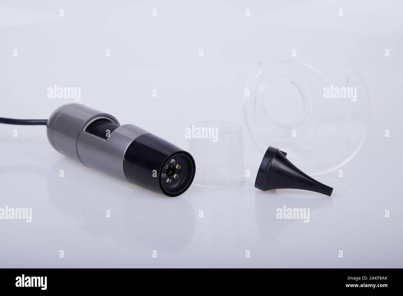 Nose and throat examination otoscope hires stock photography and images Alamy