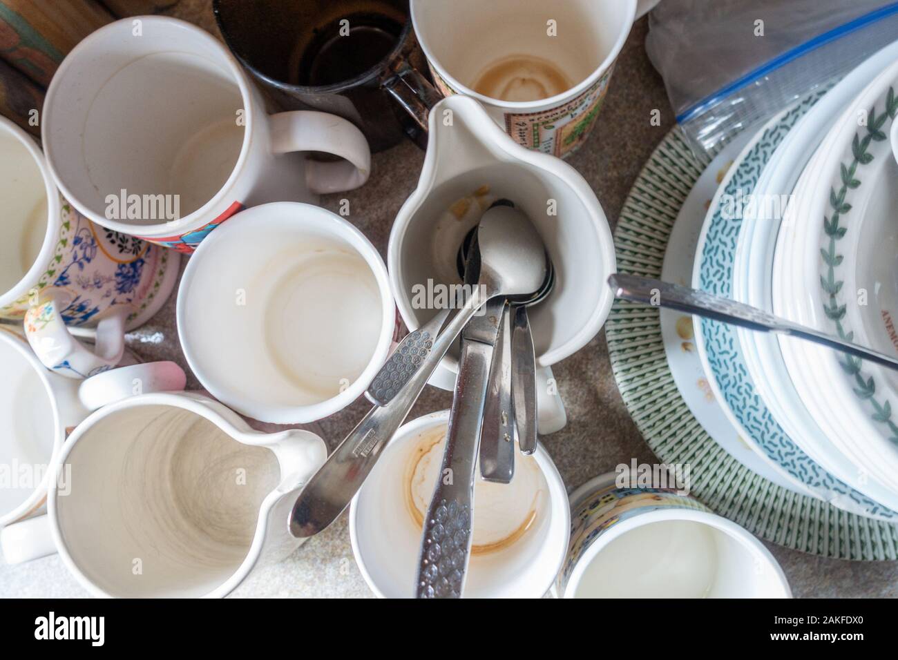Washing up cups hires stock photography and images Alamy
