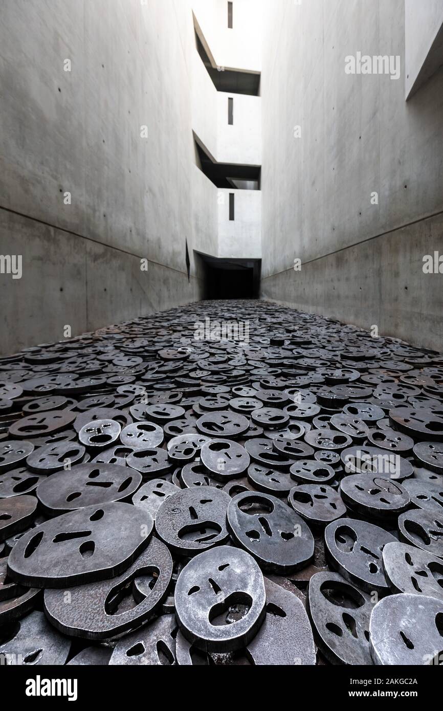 Wide angle view of the Jewish Museum in Berlin, with an artwork describing the suffering of the Jews representing them as grimacing steel faces Stock Photo