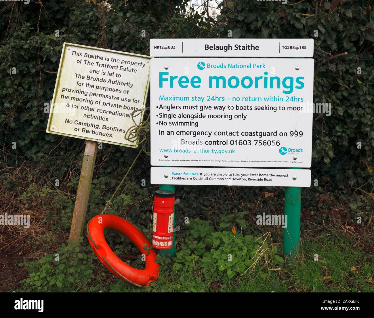 Free Moorings and Property notices by the River Bure on the Norfolk Broads by the Staithe at Belaugh, Norfolk, England, United Kingdom, Europe. Stock Photo