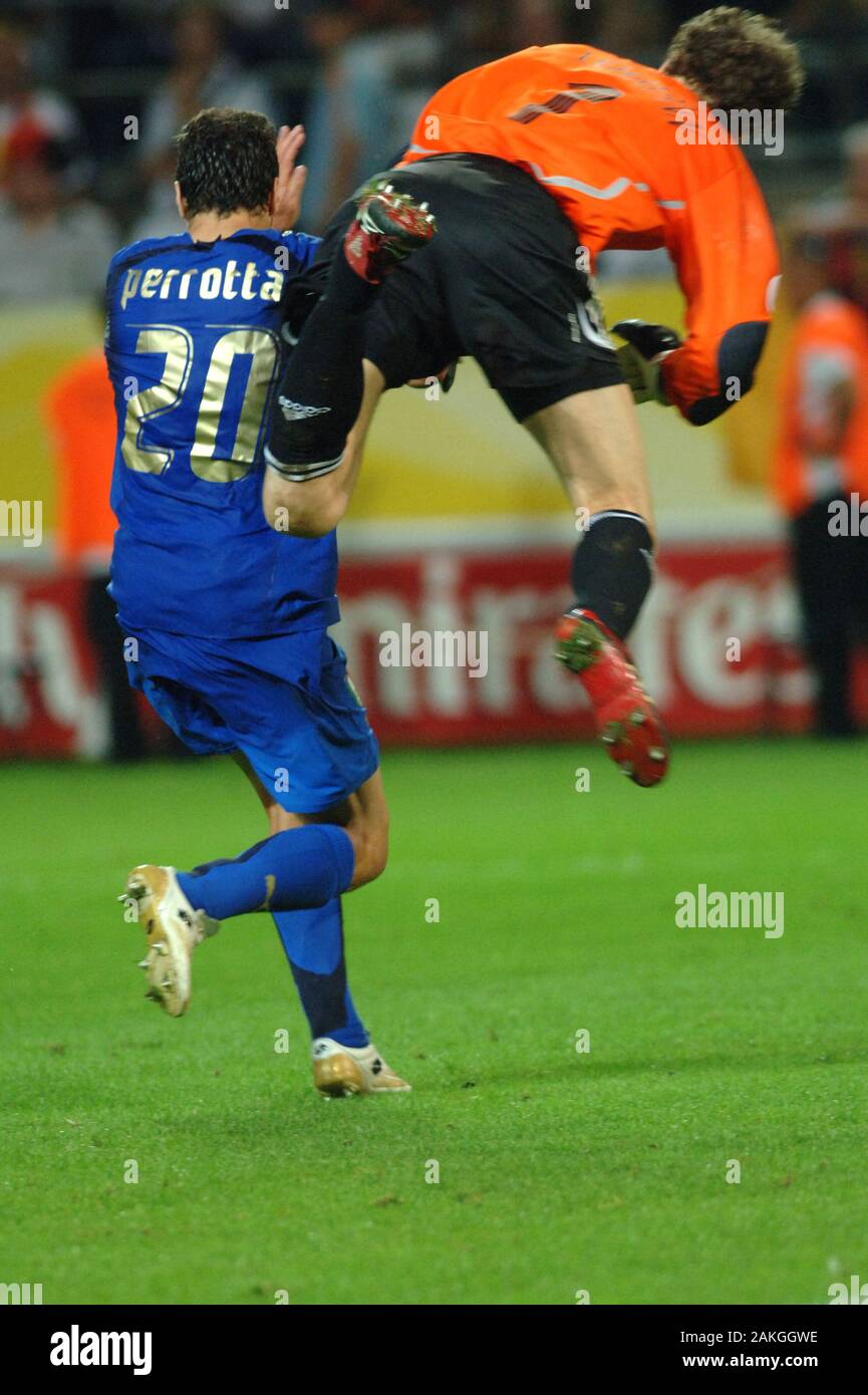 Dortmund Germany, 4 July 2006, FIFA World Cup Germany 2006, Germany-Italy semi-final at the Westfalenstadion: Simone Perrotta and Jens Lehmann in action during the  match Stock Photo