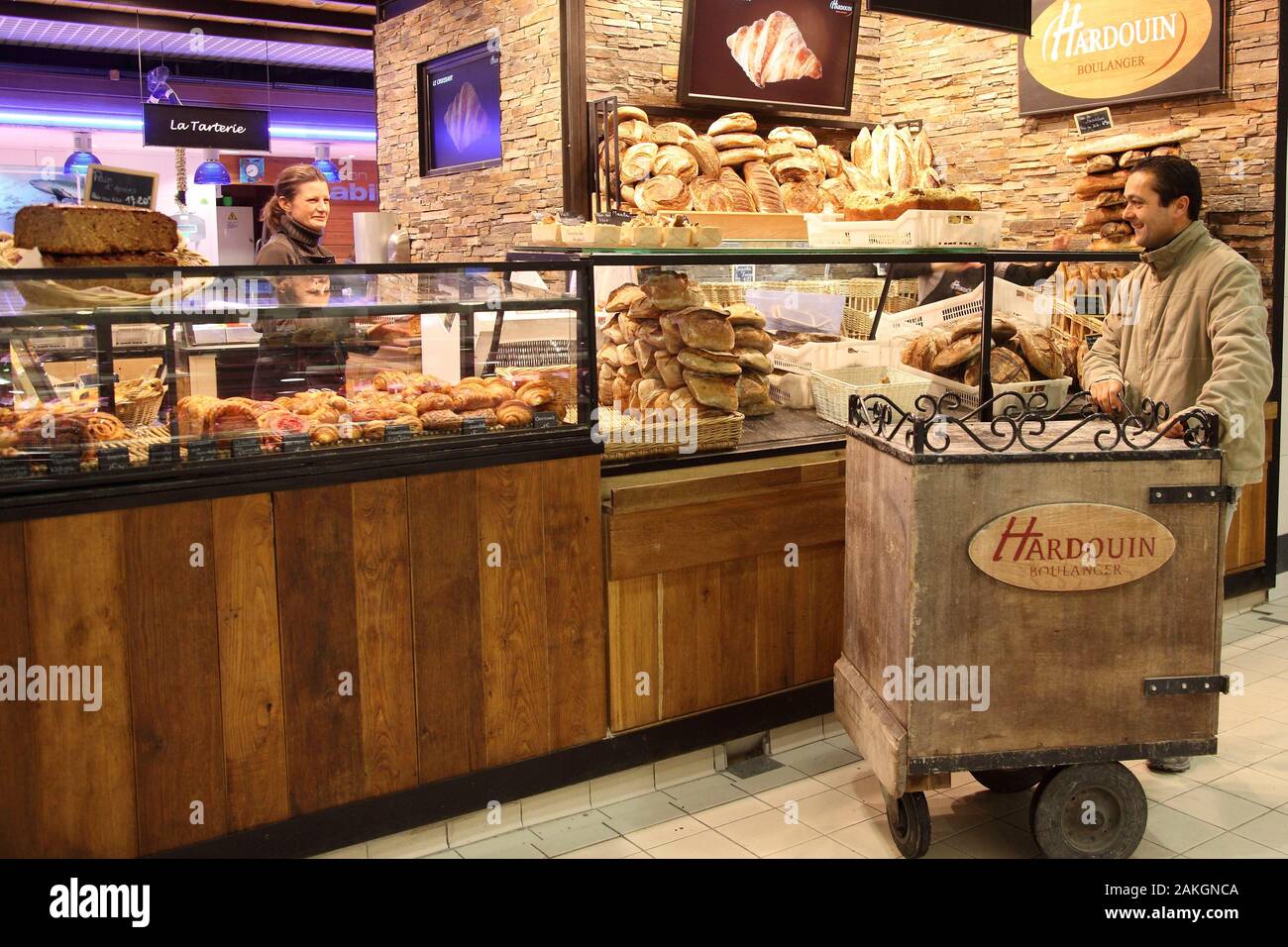 France food market bread people hi-res stock photography and images - Alamy