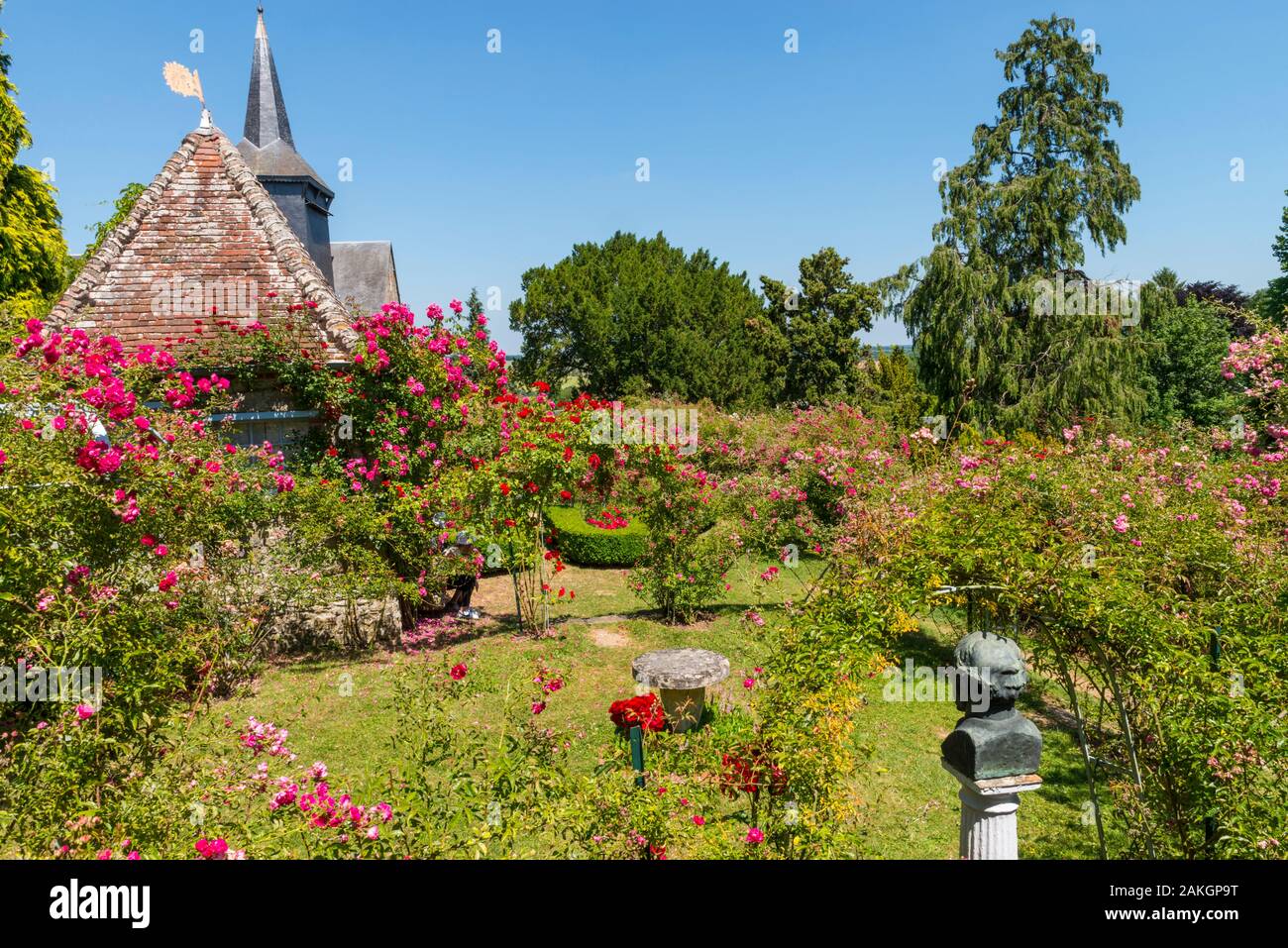 France, Oise, Gerberoy, ranked Most Beautiful Villages of France, its houses of the seventeenth and eighteenth centuries, made of wood and cob or brick and flint, Gerberoy make a unique place to walk in spring and summer, the climbing roses on the facades transform the town into a real rose garden, here the garden Henri le Sidaner Stock Photo