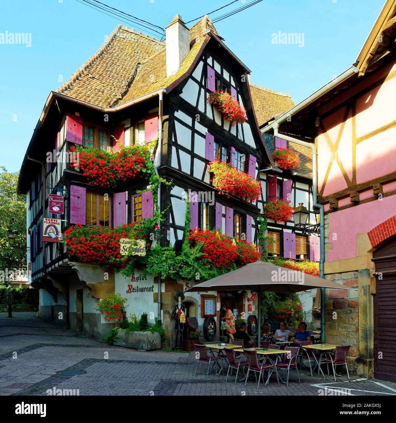 France, Bas Rhin, Obernai, Place de l'étoile, Zum Schnogaloch hotel  restaurant Stock Photo - Alamy