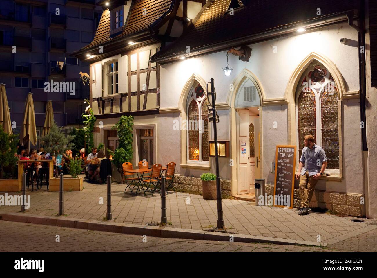 France, Bas Rhin, Strasbourg, old town listed as World Heritage by UNESCO,  Krutenau district, Zurich square, Le Purgatoire wine bar Stock Photo - Alamy