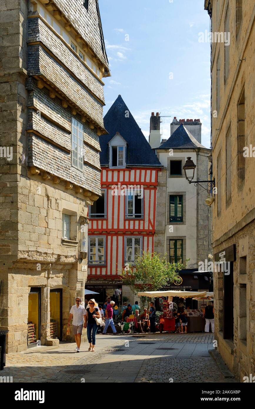 Quimper brittany couple hi-res stock photography and images - Alamy