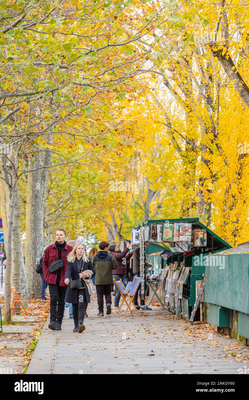 France, Paris, the booksellers quai de Montebello in autumn Stock Photo
