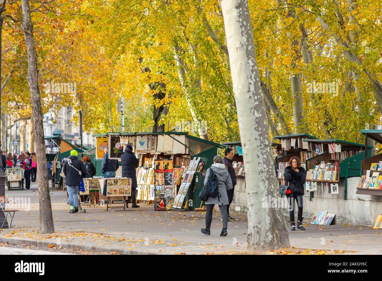 France, Paris, the booksellers quai de Montebello in autumn Stock Photo