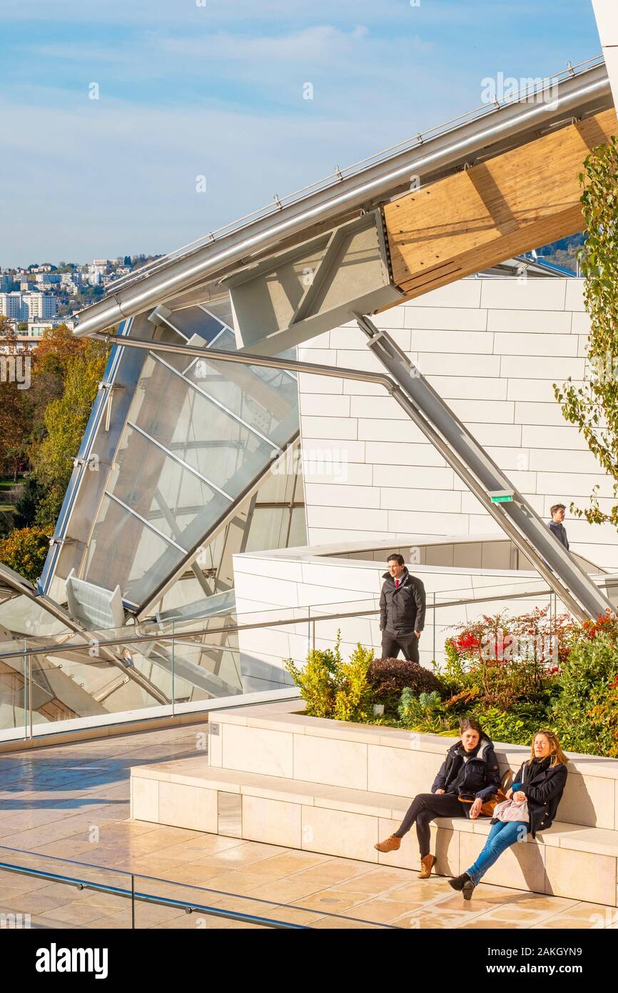 France, Paris, Bois de Boulogne, terrace of the Louis Vuitton Foundation by architect Frank Gehry Stock Photo