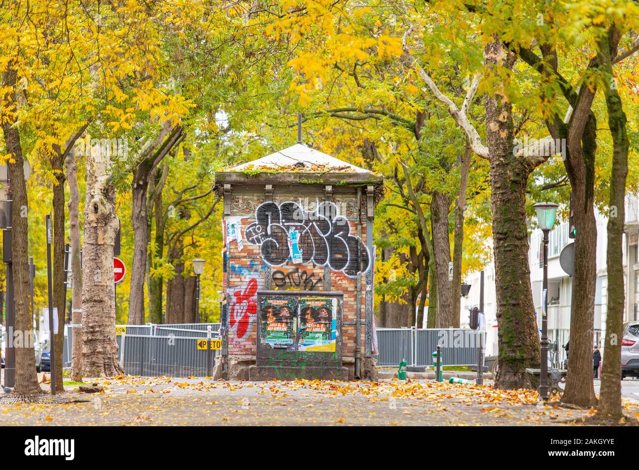 France, Paris, boulevard de Charonne, the alley in autumn Stock Photo