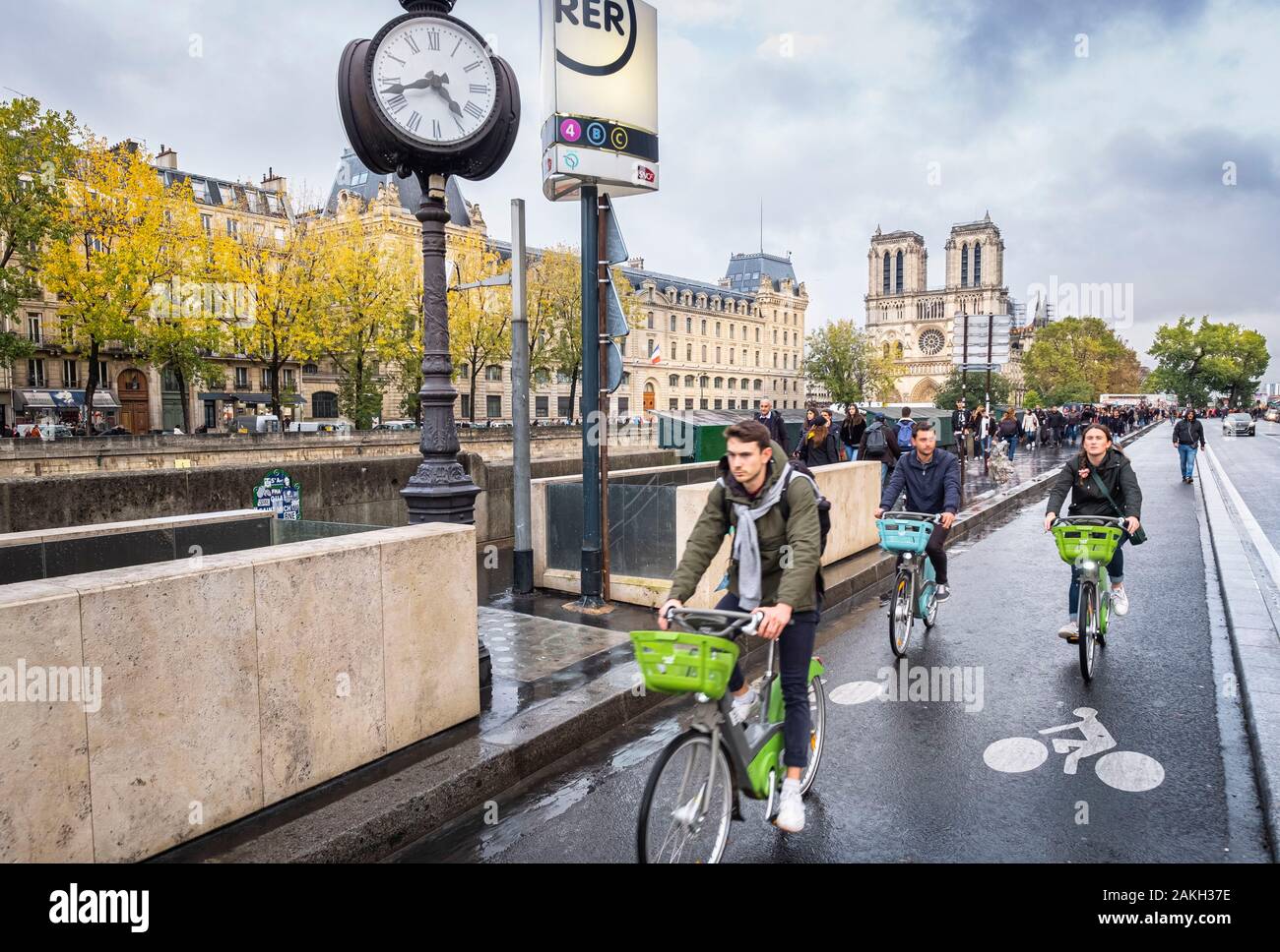 Quai saint michel hires stock photography and images Alamy