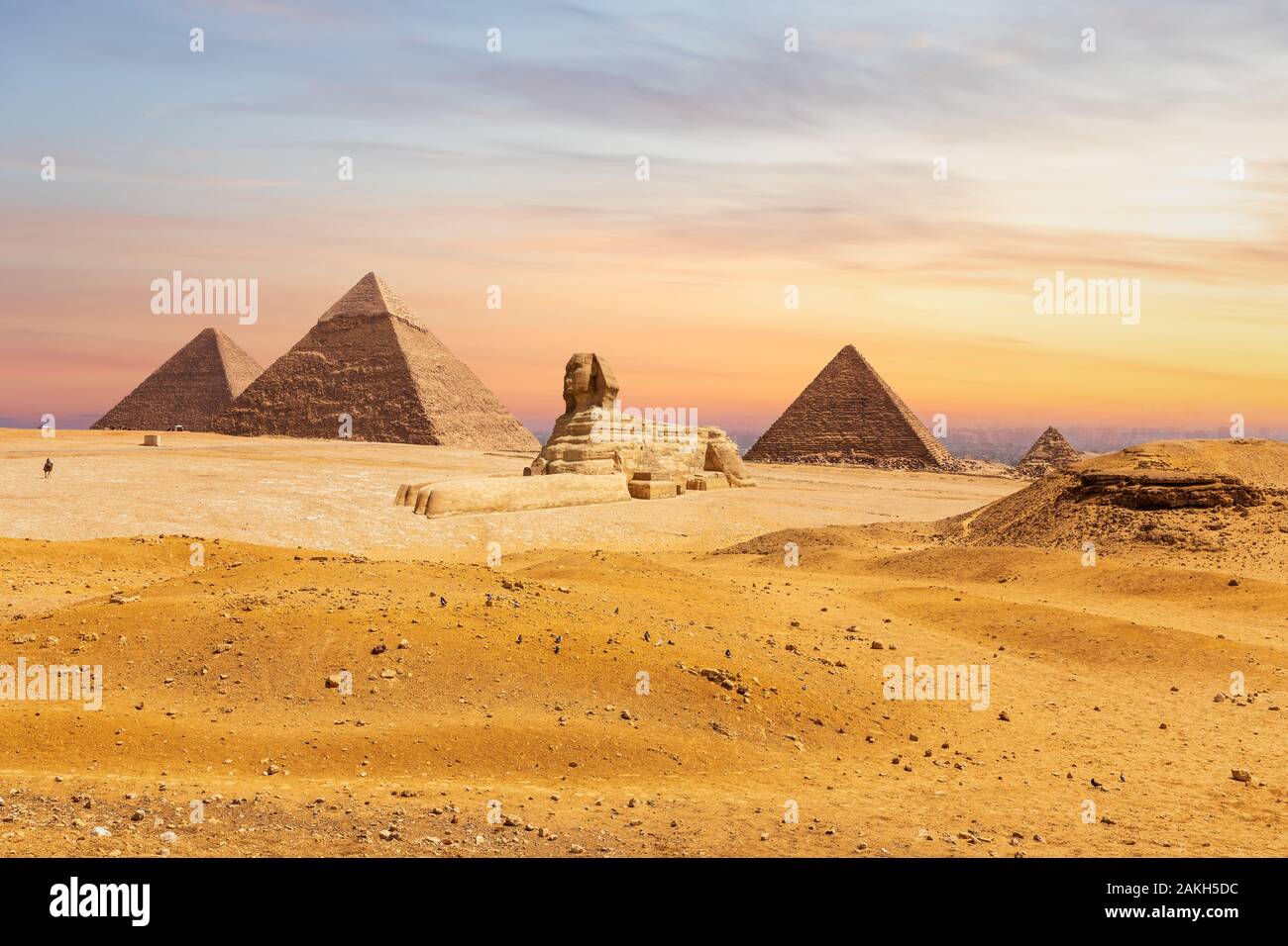 Giza desert, view on the Great Sphinx and the Pyramids, Egypt Stock ...