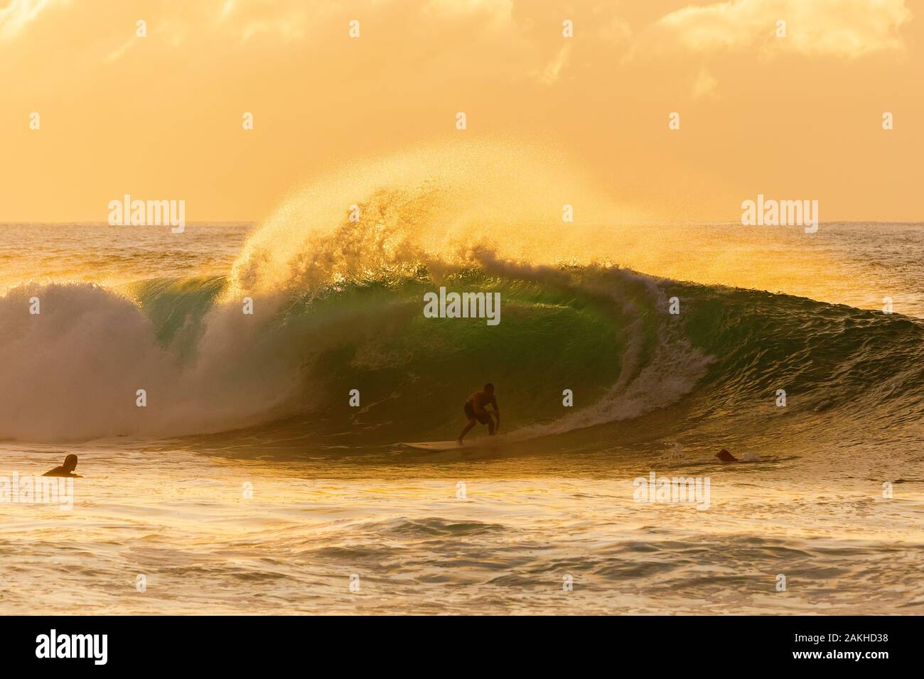Picture of waves hi-res stock photography and images - Alamy