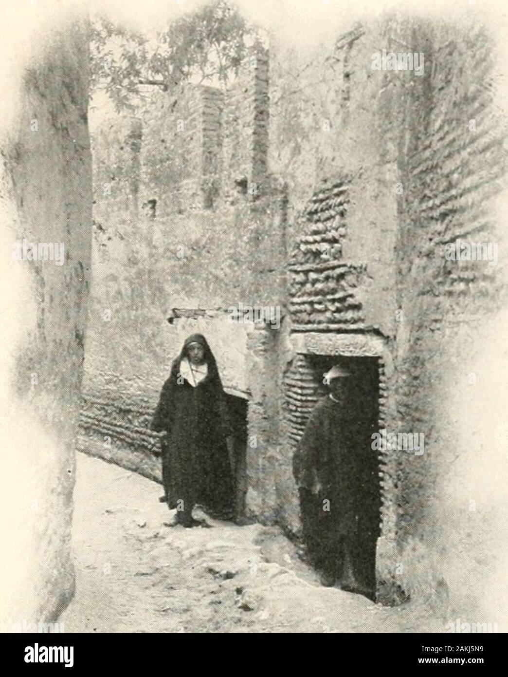 The Burton Holmes lectures; . iiiK siNNV A[.i ^:^?s of ihk (.ardkn 1-1 FEZ  143 The door of ourpromised abode lookslike the outlet of asewer or the  entranceto a pig-sty. AndHaj, who