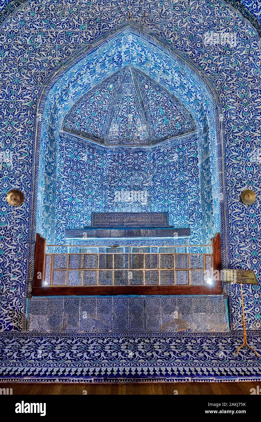 Pakhlavan makhmoud mausoleum hi-res stock photography and images - Page 2 -  Alamy
