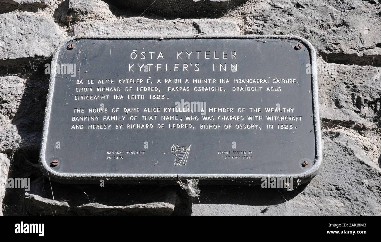 Plaque commemorating Alice Kyteler, charged with witchcraft and heresy by Richard Ledred, Bishop of Ossory, in 1326.  Kilkenny. Stock Photo