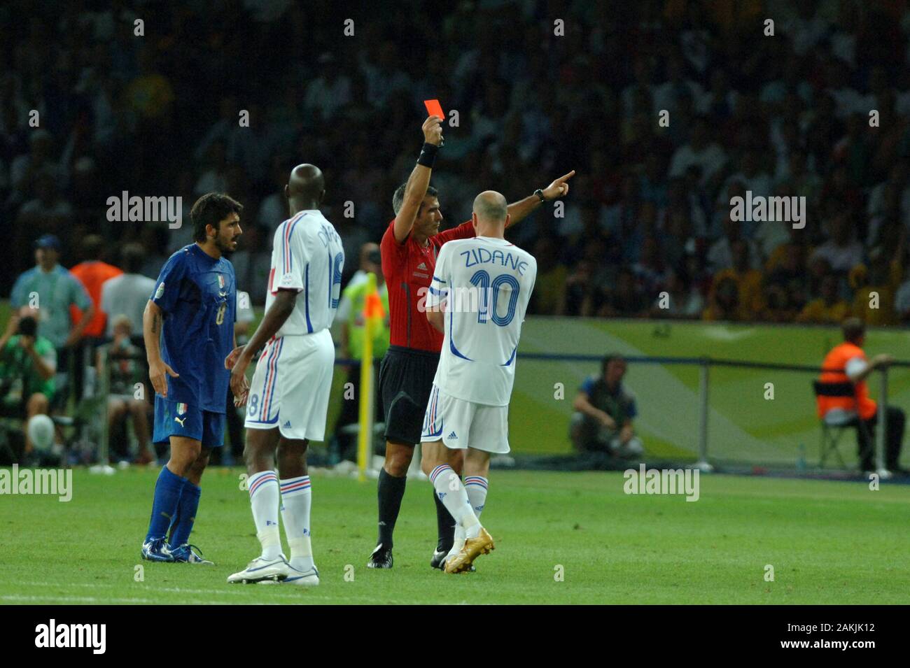 Berlin Germany, 07/09/2006: FIFA World Cup Germany 2006, Italy-France Final Olympiastadion: The referee Horacio Elizondo shows the red card to Zinedine Zidane and expels him for the foul on Marco Materazzi Stock Photo