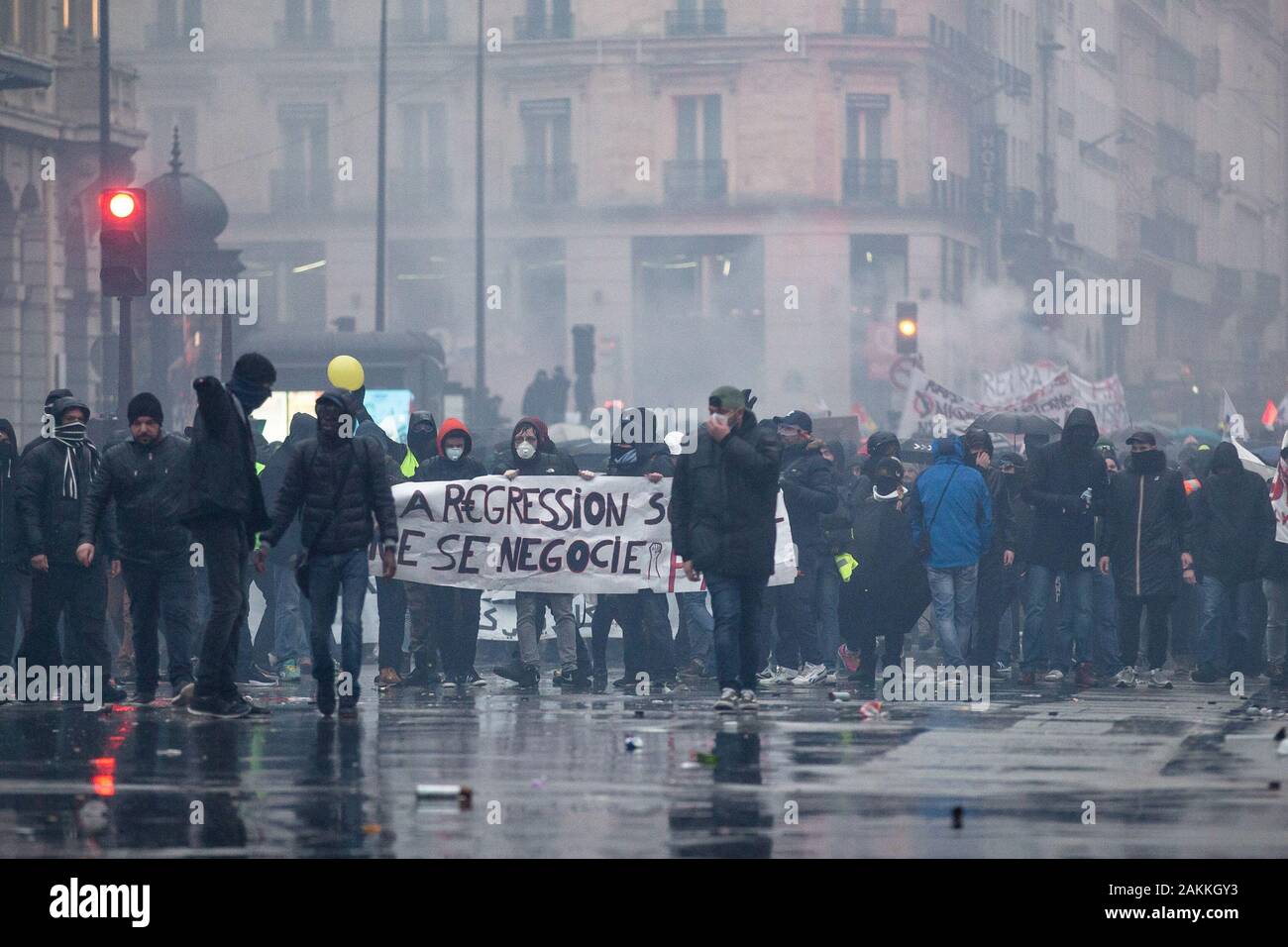 Paris, France. 9th Jan, 2020. Protestors take part in a demonstration in Paris, France, on Jan. 9, 2020. France's transport strike against President Emmanuel Macron's plan to overhaul pension system has entered its 36th day on Thursday, making it the longest rail workers' strike since May 1968. Credit: Aurelien Morissard/Xinhua/Alamy Live News Stock Photo