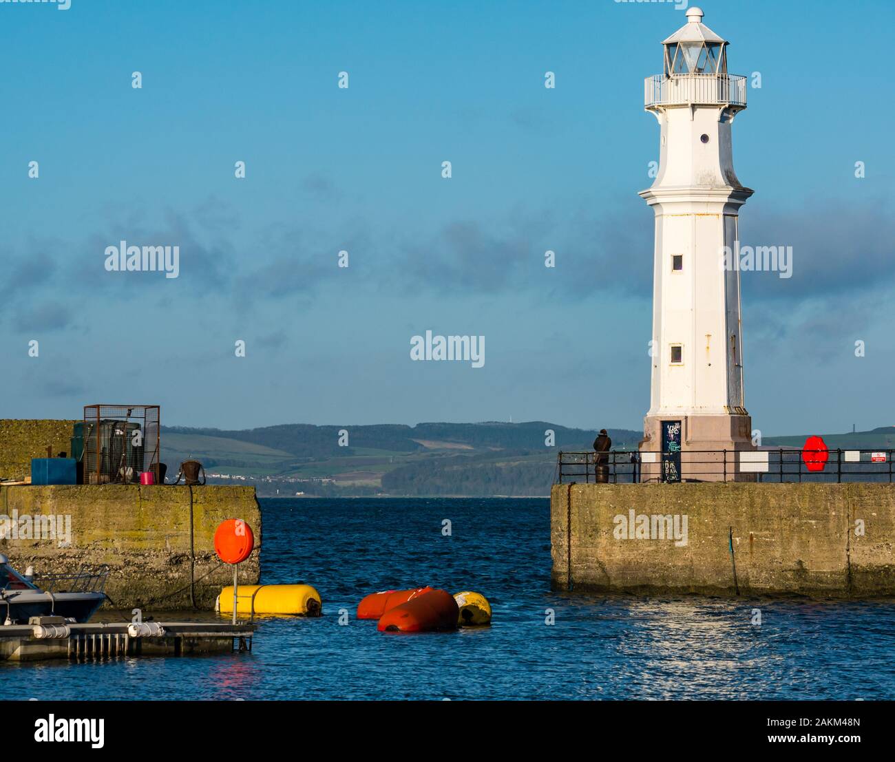 Lighthouse on harbour wall with blue sky, Firth of Fortj Newhaven Harbour, Edinburgh, Scotland, UK Stock Photo