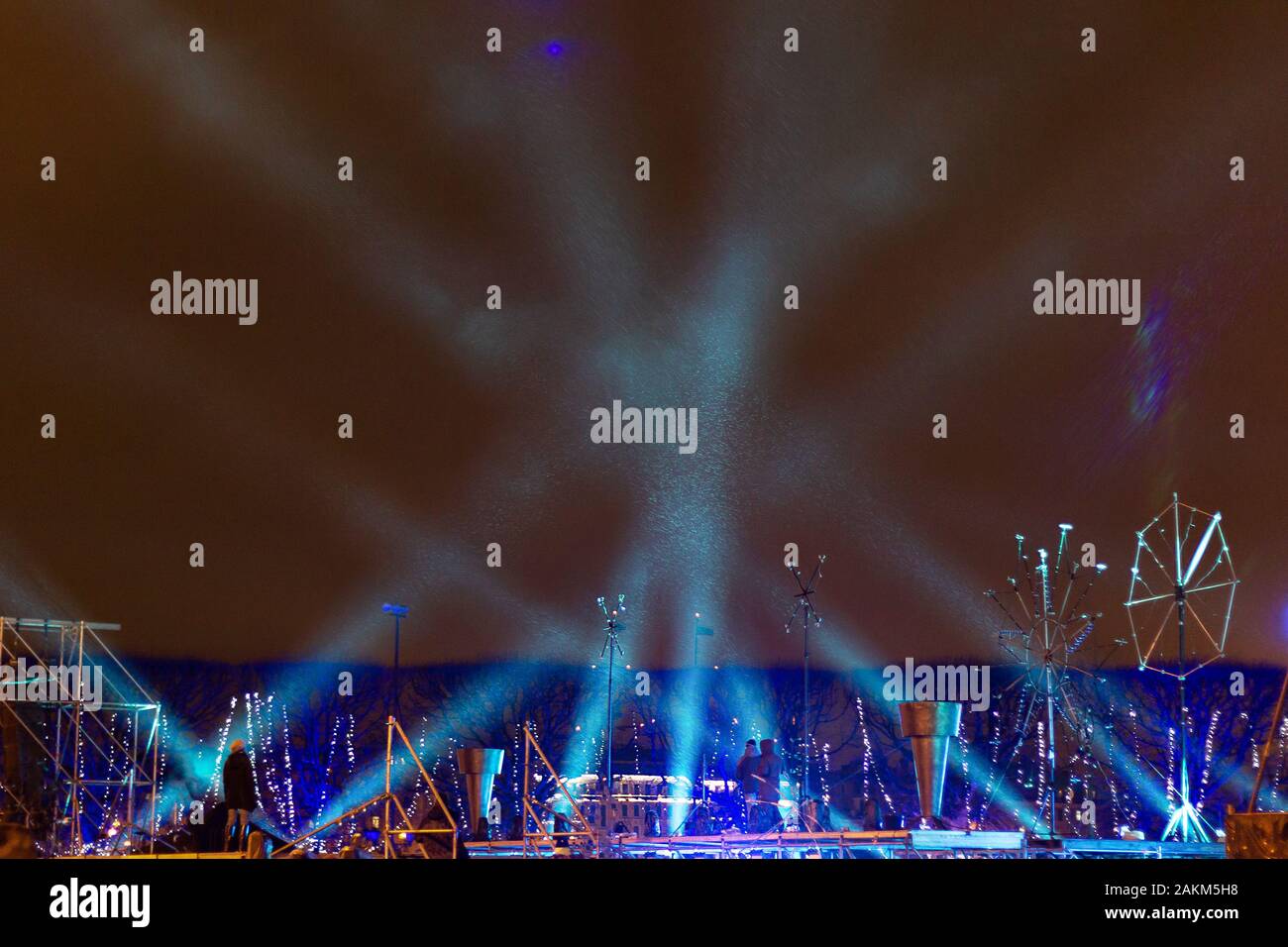 spotlights in the sky shine on stage Stock Photo Alamy