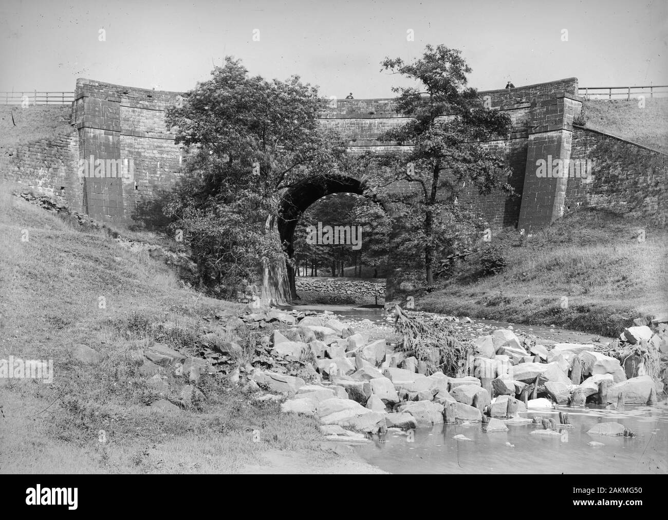 Circa 1900-1910 Edwardian view of The River Medlock and bridge at Daisy Nook Country Park in Failsworth, Oldham. Scanned directly from glass plate. Stock Photo