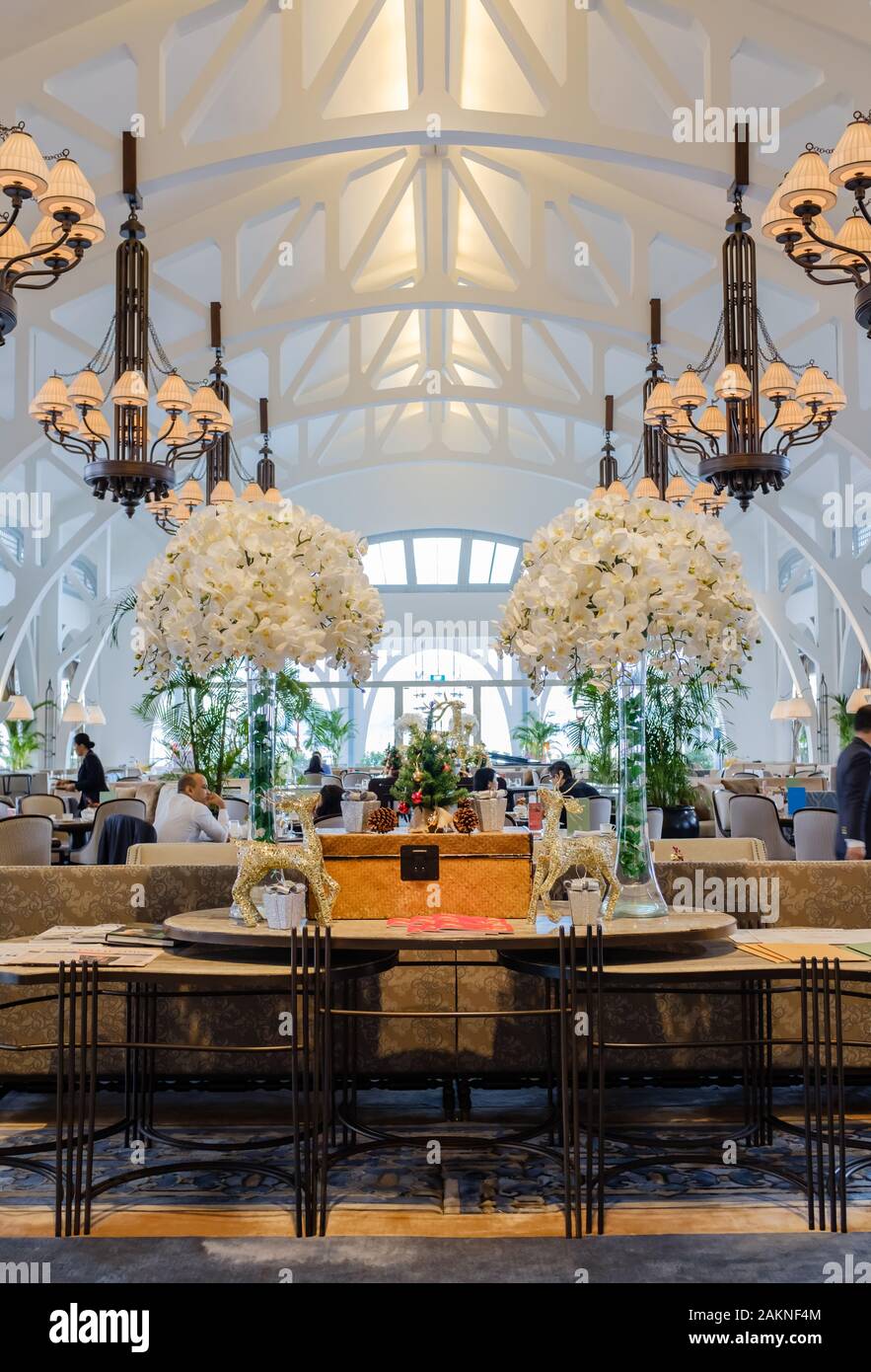 Fullerton hotel singapore interior hi-res stock photography and images ...